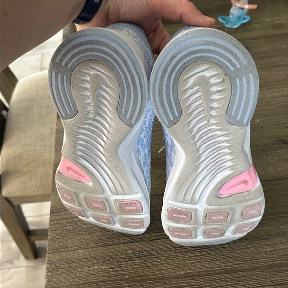 Nike Blue and White Women’s US 9 Sneakers - Picture 7 of 9